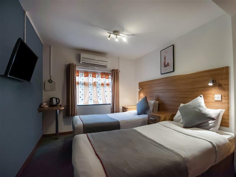 Arinza Hotel, London 3* Ilford
