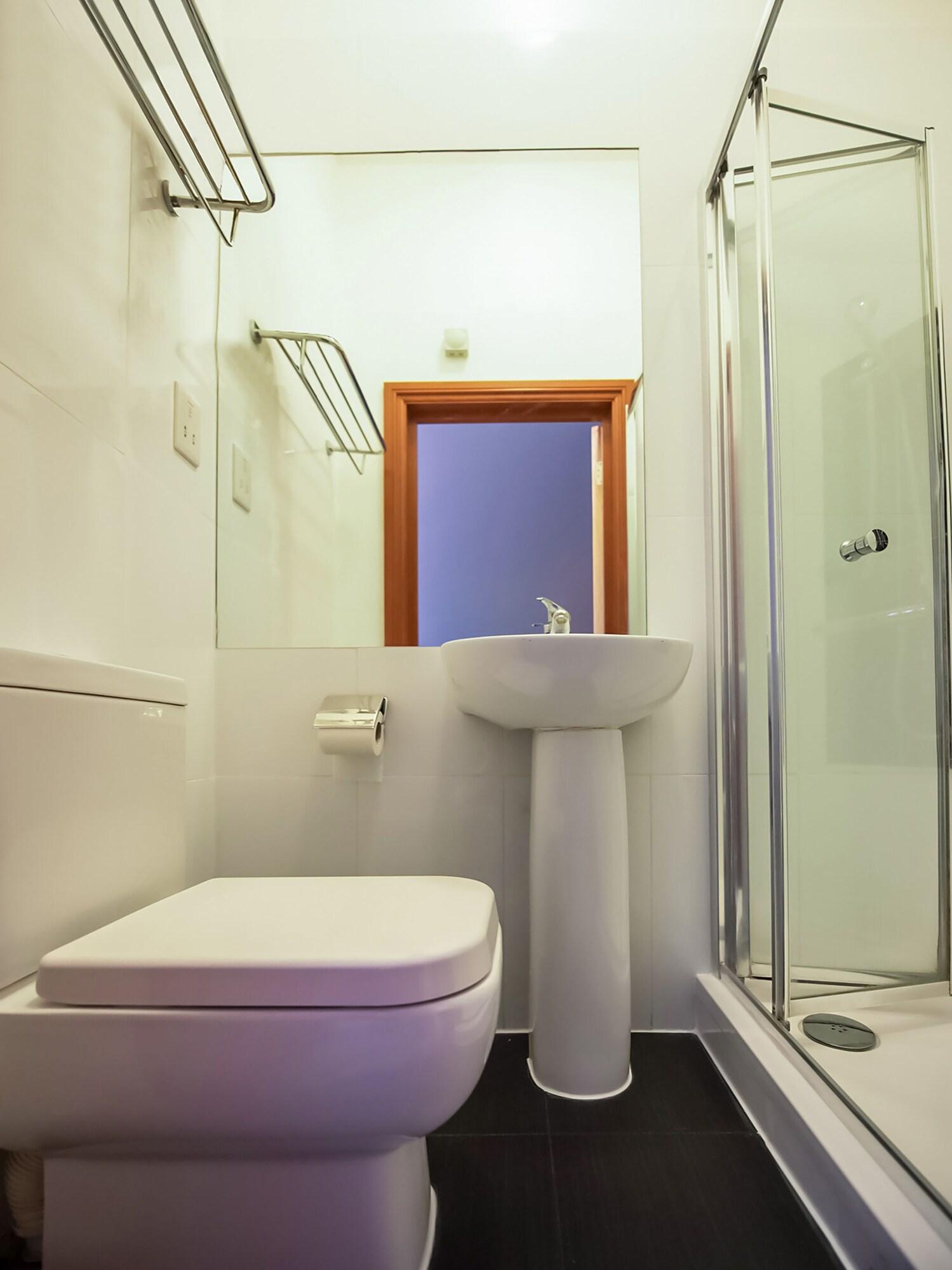 Arinza Hotel, London 3* Ilford
